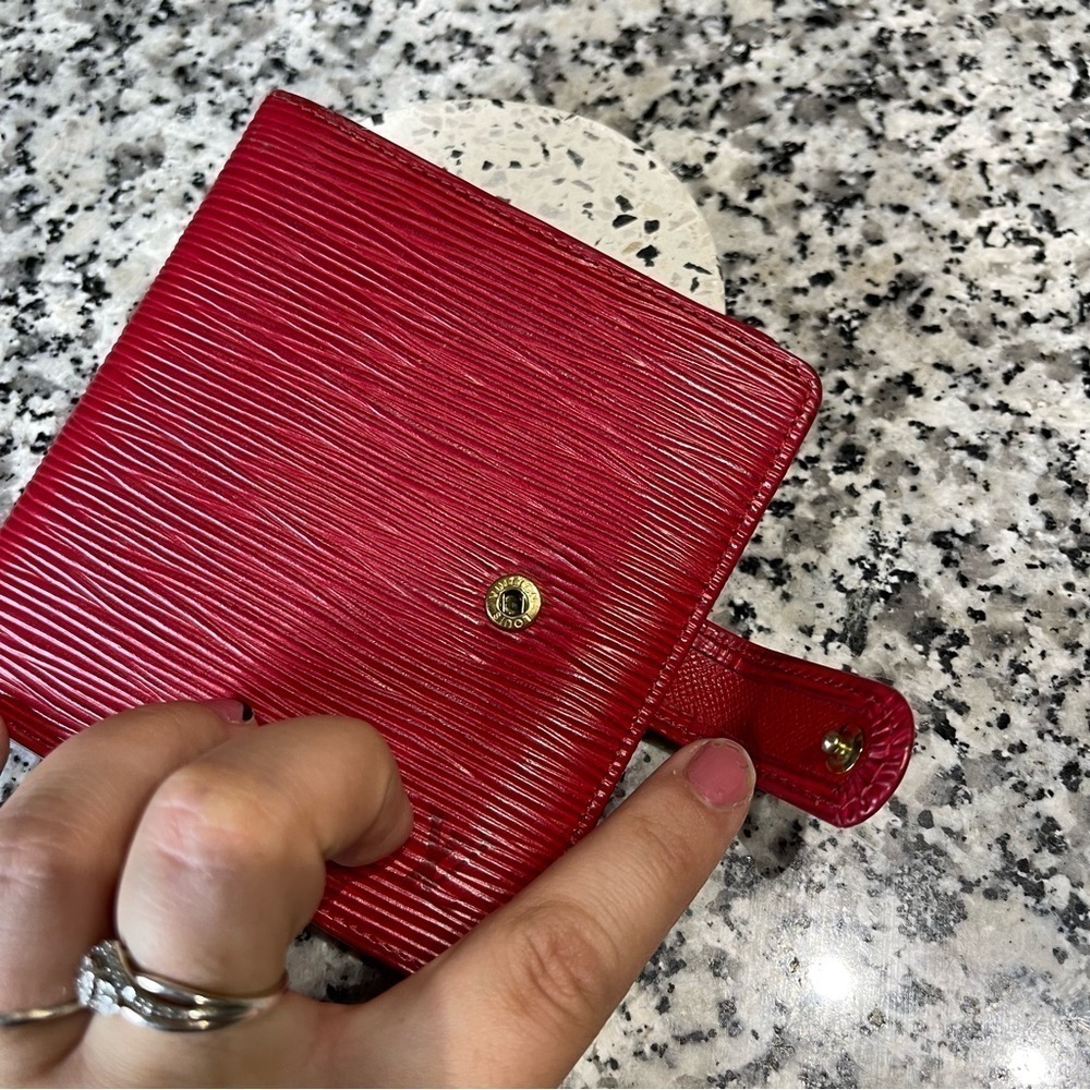 Louis Vuitton | MI0020 EUC Women’s Red Epi Wallet Gorgeous! Authentic - Picture 11 of 13